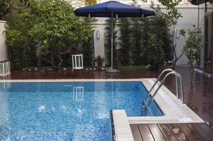 Vente d'équipement de piscine, Thiers